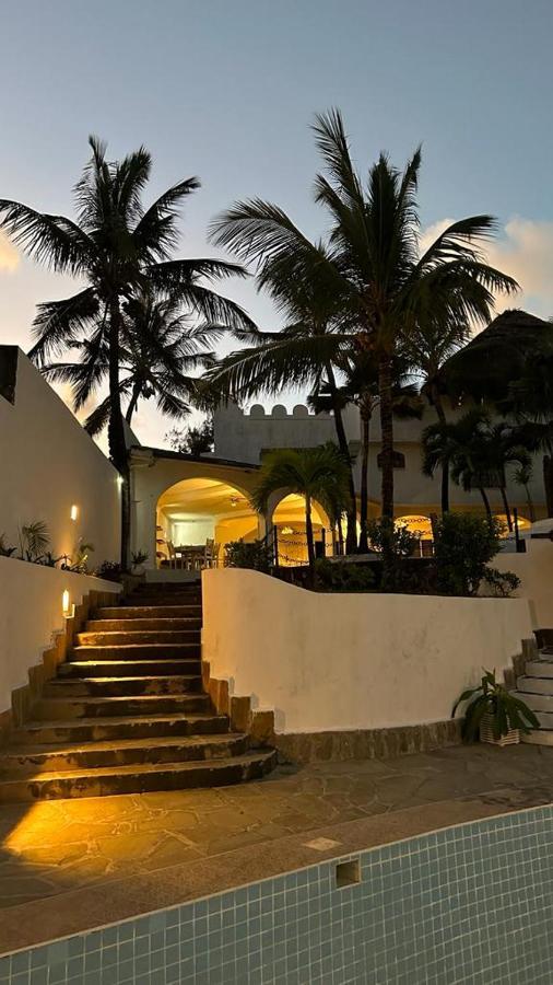 White Twiga Bed & Breakfast Watamu Exterior photo