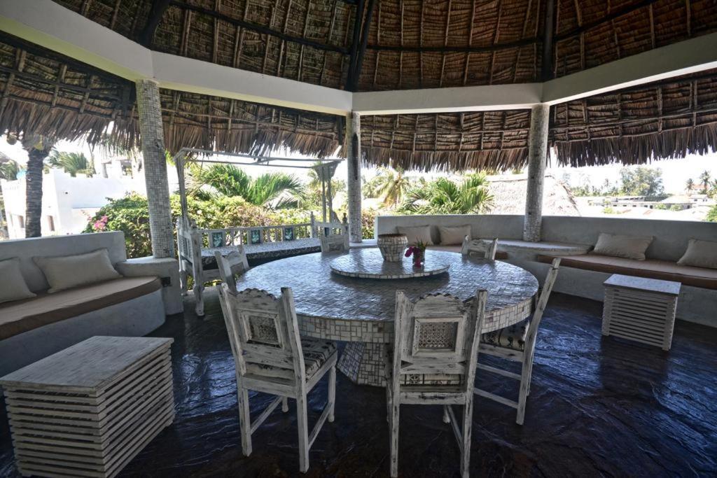 White Twiga Bed & Breakfast Watamu Exterior photo